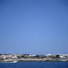 Đảo Lampedusa của Italy, điểm đến của những người di cư trong những năm gần đây. (Ảnh: AFP/TTXVN)