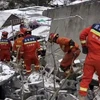 Lực lượng cứu hộ làm nhiệm vụ tại hiện trường lở đất ở thành phố Chiêu Thông, tỉnh Vân Nam, Trung Quốc ngày 22/1/2024. (Ảnh: THX/TTXVN)