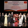 Lãnh đạo Việt Nam và Đức dự Chương trình biểu diễn nghệ thuật