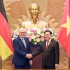 Chủ tịch Quốc hội Vương Đình Huệ với Tổng thống Cộng hòa Liên bang Đức Frank-Walter Steinmeier. (Ảnh: Phạm Kiên/TTXVN)