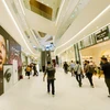 Người dân tham quan, mua sắm tại Lotte Mall Tây Hồ. (Ảnh: Tuấn Đức/TTXVN)