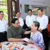 Thủ tướng thăm, chúc Tết gia đình cách mạng tại Cần Thơ