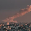 Khói bốc lên sau cuộc không kích của Israel xuống Khan Yunis, phía Nam Dải Gaza ngày 5/2/2024. (Ảnh: AFP/TTXVN)
