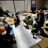 Người dân chịu ảnh hưởng bởi động đất tạm trú tại một địa điểm sơ tán ở tỉnh Ishikawa, Nhật Bản ngày. (Ảnh: AFP/TTXVN)