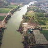 Sông Krông Nô, đoạn chảy qua thôn Phú Hưng, xã Quảng Phú có 3 vị trí sạt lở nguy hiểm. (Ảnh: Minh Hưng/TTXVN)