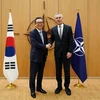 Ngoại trưởng Hàn Quốc Cho Tae-yul và Tổng Thư ký Tổ chức Hiệp ước Bắc Đại Tây Dương (NATO) Jens Stoltenberg. (Nguồn: The Korea Herald)