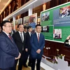 Chủ tịch Quốc hội Vương Đình Huệ thăm Trung tâm Nghiên cứu và Phát triển của Tập đoàn Huawei. (Ảnh: Thành Dương/TTXVN)