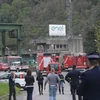 Lực lượng cứu hộ làm nhiệm vụ tại hiện trường vụ nổ nhà máy thủy điện thành phố Camugnano, miền Bắc Italy ngày 9/4/2024. (Ảnh: THX/TTXVN)