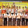 Lãnh đạo tỉnh Phú Thọ trao cúp vô địch cho đội nam Biên Phòng tại giải Bóng chuyền các đội mạnh Cúp Hùng Vương năm 2024. (Ảnh: Tạ Toàn/TTXVN)
