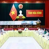 Thủ tướng Phạm Minh Chính làm việc với Ban Thường vụ Tỉnh ủy Hòa Bình. (Ảnh: Dương Giang/TTXVN)