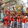 Rước kiệu trong lễ hội truyền thống Thăng Long Tứ Trấn-đền Kim Liên (Hà Nội). (Ảnh: Minh Ngọc/TTXVN phát)