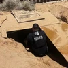 Đường hầm được đào thủ công dưới bức tường biên giới giữa bang Sonora của Mexico và bang Arizona của Mỹ. (Nguồn: FGR)