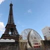 Đồng hồ đếm ngược tới thời điểm khai màn Olympic Paris 2024. (Ảnh: THX/TTXVN)