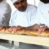 Kỷ lục bánh mỳ baguette dài nhất thế giới. (Nguồn: Reuters)