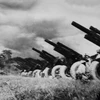 Lần đầu tiên, lực lượng pháo binh được huy động với mức cao nhất, gồm Trung đoàn 45 lựu pháo 105 ly, Trung đoàn 675 sơn pháo 75 ly (thuộc Đại đoàn công pháo 351) và các tiểu đoàn pháo trong biên chế của các đại đoàn, trung đoàn chủ lực tham gia chiến dịch. (Ảnh: Tư liệu TTXVN)