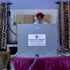 Cử tri bỏ phiếu trong giai đoạn 7 của cuộc tổng tuyển cử tại điểm bầu cử ở Jalandhar, Ấn Độ, ngày 1/6/2024. (Ảnh: AFP/TTXVN)