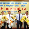 Ông Nguyễn Hồng Thanh (thứ 2, từ trái sang) được bầu giữ chức vụ Phó Chủ tịch UBND tỉnh Tây Ninh nhiệm kỳ 2021-2026. (Ảnh: Minh Phú/TTXVN)