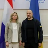 Bộ trưởng Quốc phòng Hà Lan Kajsa Ollongren (trái) và Thủ tướng Ukraine Denys Shmyhal. (Nguồn: Kyiv Independent)