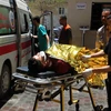 Chuyển nạn nhân bị thương do xung đột Hamas0Israel tới bệnh viện ở Rafah, Dải Gaza. (Ảnh: THX/TTXVN)