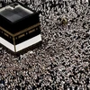 Các tín đồ Hồi giáo cầu nguyện tại Đền thờ Lớn ở thánh địa Mecca, Saudi Arabia, trước lễ hành hương Hajj, ngày 13/6/2024. (Ảnh: AFP/TTXVN)