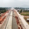 Thi công dự án thành phần 3 cao tốc Biên Hòa-Vũng Tàu đoạn qua địa bàn thị xã Phú Mỹ, tỉnh Bà Rịa-Vũng Tàu. (Ảnh: Hoàng Nhị/TTXVN)