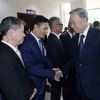 Chủ tịch nước Tô Lâm với cán bộ, nhân viên Đại sứ quán và kiều bào tại Lào. (Ảnh: Nhan Sáng/TTXVN)