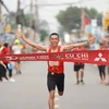 Hoàng Văn Hơn giành chức vô địch cự ly marathon 42km.