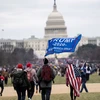 Người biểu tình tập trung bên ngoài tòa nhà Quốc hội Mỹ ở Washington DC., ngày 6/1/2021. (Ảnh: THX/TTXVN)