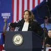 Phó Tổng thống Mỹ Kamala Harris phát biểu tại chiến dịch vận động tranh cử ở Charlotte, Bắc Carolina. (Ảnh: Kyodo/TTXVN)