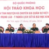 Thượng tướng, Tiến sỹ Lê Huy Vịnh, Ủy viên Trung ương Đảng, Thứ trưởng Bộ Quốc phòng và các đại biểu chủ trì hội thảo. (Ảnh: Văn Điệp/TTXVN)