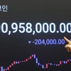 Bảng điện tử hiển thị giá Bitcoin, tại Seoul, Hàn Quốc. (Ảnh: Yonhap/TTXVN)