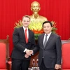 Ông Nguyễn Xuân Thắng tiếp Phó Chủ tịch Đảng Cánh tả Đức Maximilian Schirmer. (Ảnh: Phương Hoa/TTXVN)