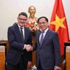 Phó Thủ tướng, Bộ trưởng Ngoại giao Bùi Thanh Sơn tiếp ông Boris Rhein, Thủ hiến bang Hessen (Cộng hòa Liên bang Đức). (Nguồn: Báo Việt Nam&Thế giới)