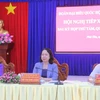 Phó Chủ tịch nước Võ Thị Ánh Xuân cùng Đoàn đại biểu Quốc hội tỉnh An Giang tiếp xúc cử tri huyện Phú Tân. (Ảnh: Công Mạo/TTXVN)