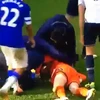 Video pha va chạm khiến thủ môn Tottenham bất tỉnh