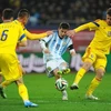Ảnh loạt trận giao hữu: Messi bất lực, Benzema thăng hoa