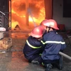[Video] Cháy kho hàng của công ty Diana tại Vĩnh Tuy