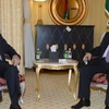 Tổng thống Palestine Mahmud Abbas (bên phải) trong cuộc gặp gỡ.(Nguồn:AFP)