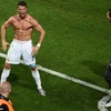 Tin ngày 25/5: Ronaldo vượt Messi, Ancelotti sướng "phát điên"