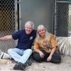 Cặp vợ chồng sống chung cùng đôi hổ Bengal nặng gần 300 kg