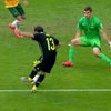 Torres và Mata thi nhau “xỏ lỗ kim” thủ môn của Australia