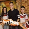 Mesut Oezil trả tiền phẫu thuật cho nhiều trẻ em ở Brazil