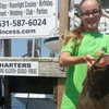 Bé gái 13 tuổi câu được con cá bơn hiếm có dài tới gần 1m 