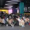 Người dân Singapore xếp hàng trước một ngày chờ mua iPhone 6