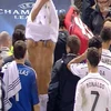 Balotelli lại "chơi trội" khi đổi áo ngay khi kết thúc hiệp một