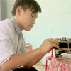 Cậu bé 14 tuổi chế tạo được robot thám hiểm địa hình nguy hiểm
