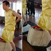 Võ sư kungfu dùng...hạ bộ để đung đưa túi gạch nặng 80kg