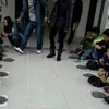 Trung Quốc: Sinh viên ăn vặt bị phạt cắn 50kg hạt hướng dương