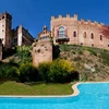 Người Nga xếp hàng dài mua các tòa lâu đài cổ tại Italy