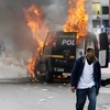 [Photo] Cận cảnh cuộc bạo loạn ở Mỹ làm nhiều cảnh sát bị thương